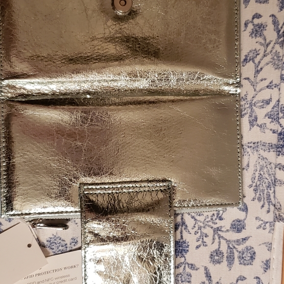 Adrienne Vittadini RFID Wallet - Picture 12 of 12